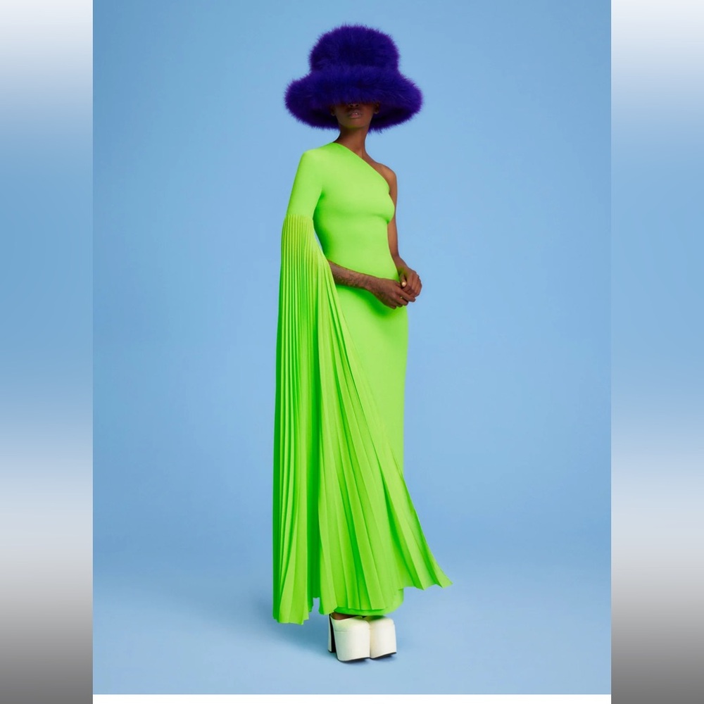 The Delia Maxi One Shoulder Sleeve Dress in Lime